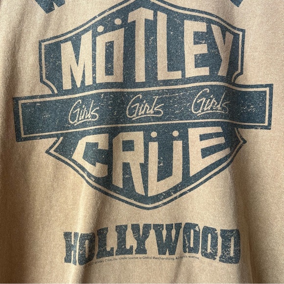 Oversized 80’s Band Mötley Crüe Heavy Metal Unisex Graphic Tee – Size Small - Picture 4 of 4